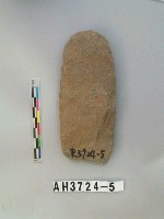 藏品(長條形舌刃打製石斧)的圖片